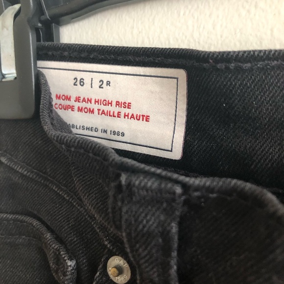Gap black High Rise Mom jeans - Picture 4 of 6
